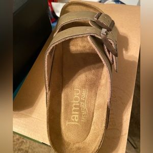 BNIB Women's Tan Leather Sandals